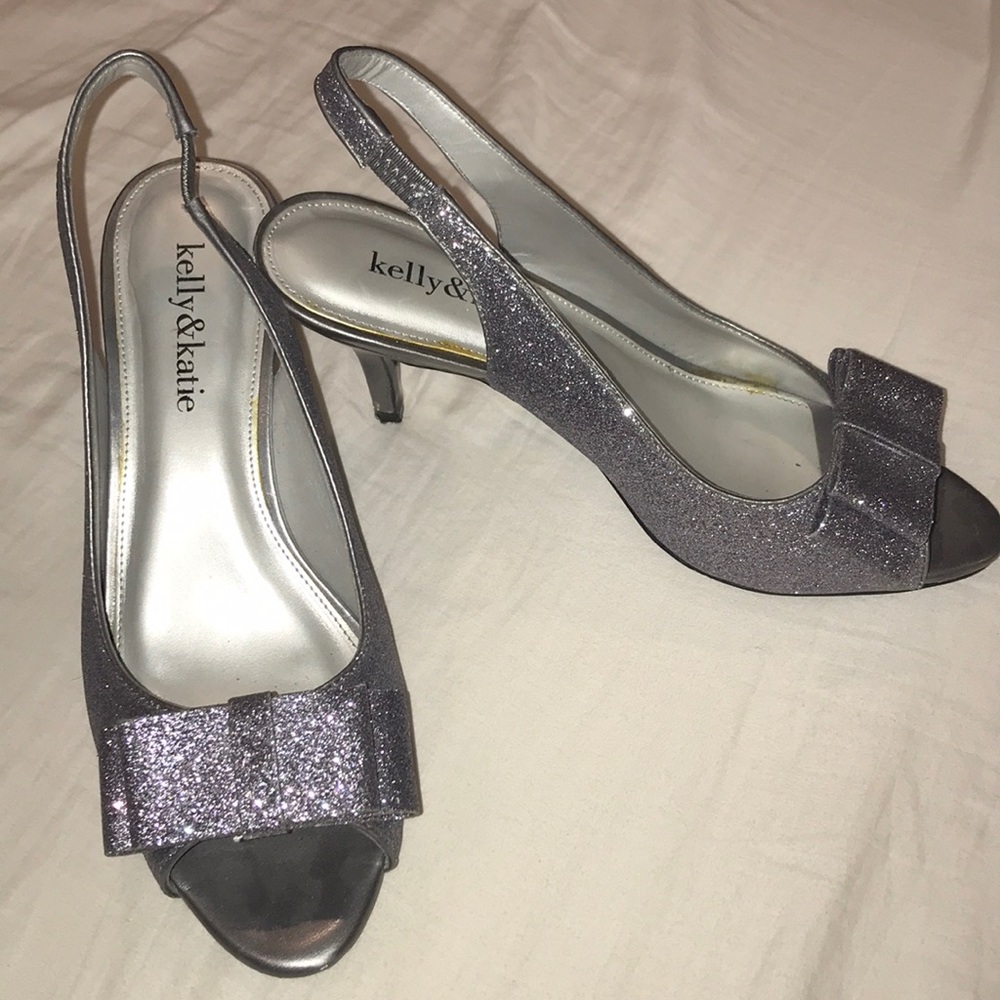 Glitter kitten heel with bow detailing